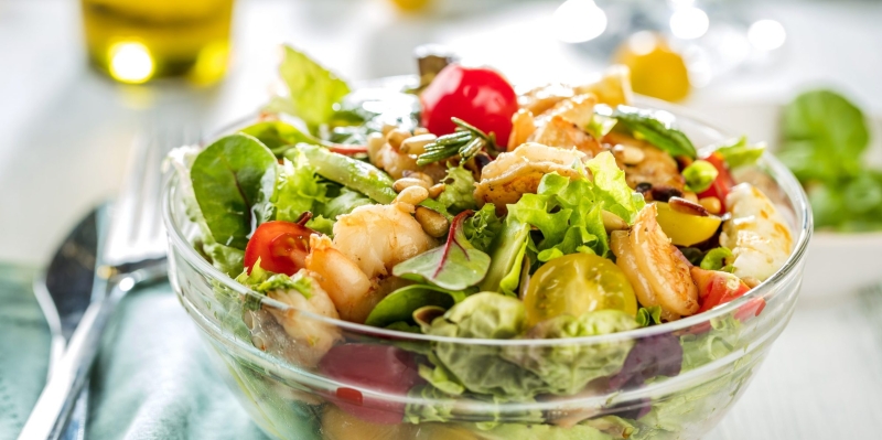 10 оригинальных салатов со свежими помидорами